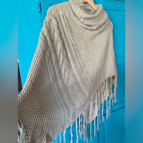 Cozy Sweater Poncho Fringe Fall Style Jacket Good Pre-Loved Condition Leisure - Picture 6 of 8